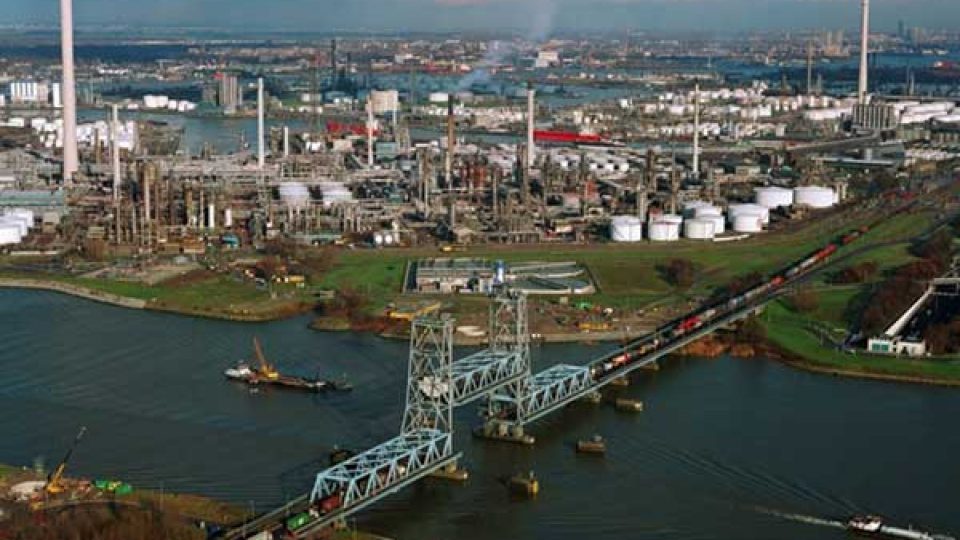 Actieplan voor toekomst industriecluster in Rotterdam en Moerdijk